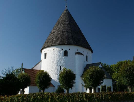 Bild einer Rundkirche in Bornholm.