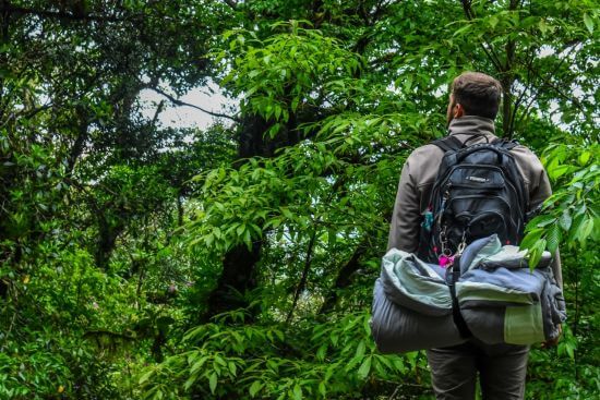 Wanderer mit Camping-Ausrüstung