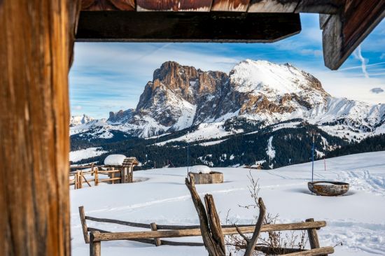 Plattkofel und Langkofel im Schnee.