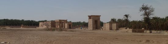 Hibistempel - von weitem ist die Sphingenallee nicht zu erkennen