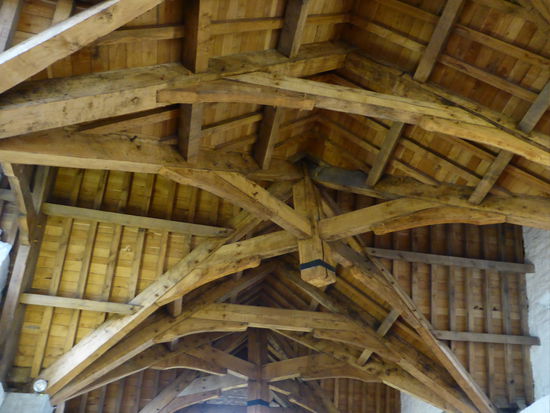 restauriertes Dach des Wohnturms