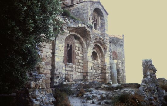 Ruine einer alten Kirche