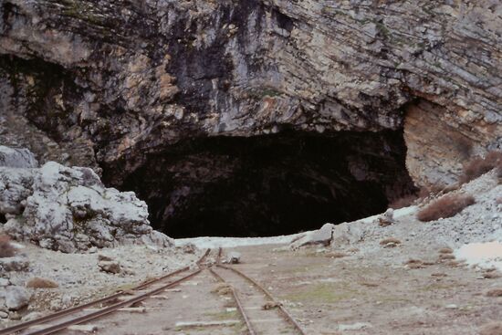 Pschiro-Höhle