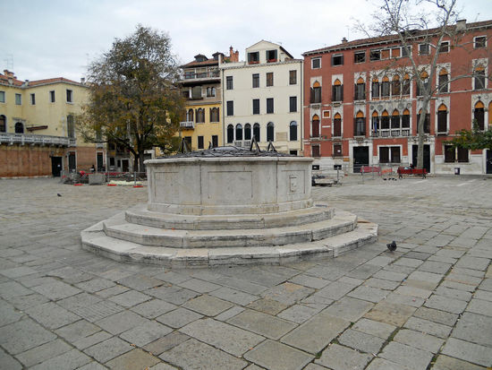 Der Campo San Polo ist der zweitgrößte Platz in Venedig. Da der größte die Piazza San Marco ist, ist er zugleich der größte Campo in der Stadt. Er befindet sich im gleichnamigen Stadtsechstel (Sestiere).