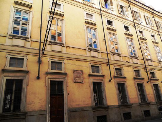 Geburtshaus Camillo Cavour
Camillo Benso Graf von Cavour  * 10. August 1810 in Turin; † 6. Juni 1861  war der Staatsmann, der die italienische Einheit vorantrieb, der Architekt der italienischen Verfassung und der erste Ministerpräsident des neuen Königreiches Italien.