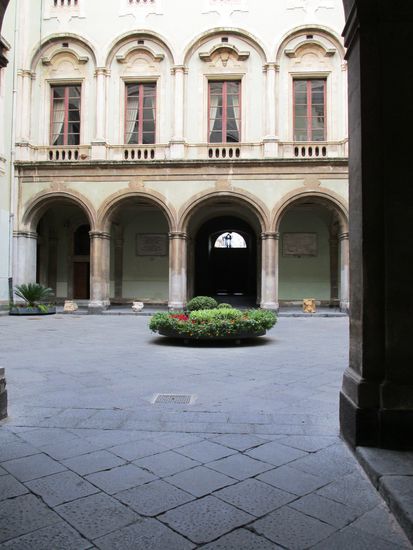 Palazzo degli Elefanti - Rathaus - Innenhof