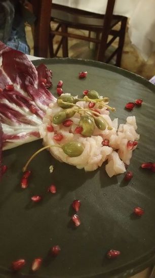 Vorspeise Schwertfisch-Tartar mit Granatäpfelkernen