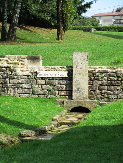 Source a la Saone (Quelle der Saone) in Viomenil