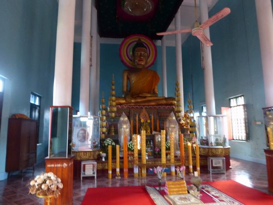 Der grosse Buddha im Tempel