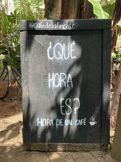 Wie spät ist es? - Zeit für einen Kaffee.