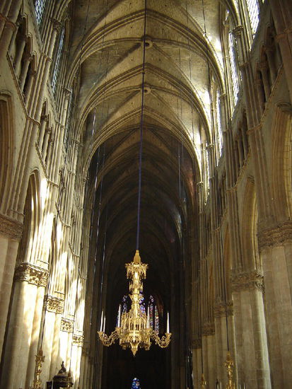 2007 Reims - Kathedrale; Länge: 139 m, die Vierung ist 55 m, das dreischiffige Langhaus ist 32 m breit; Höhe: 39 m.