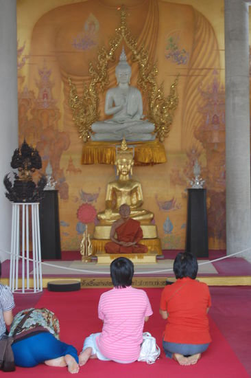 Blick von aussen in den Tempel.