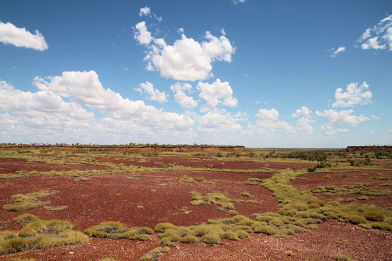 Ungefähr mittig zwischen diesen beiden Orten liegt ein Parkplatz mit dieser schönen Aussicht.