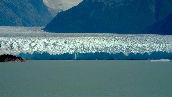 ... 74 m hoch ab der Wasseroberfläche,...Gesamthöhe 170 m,...taglich schiebt er ungefähr einen Meter weiter