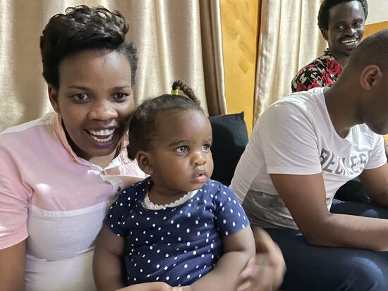 Das ist die kleine AVA mit Mama Alice