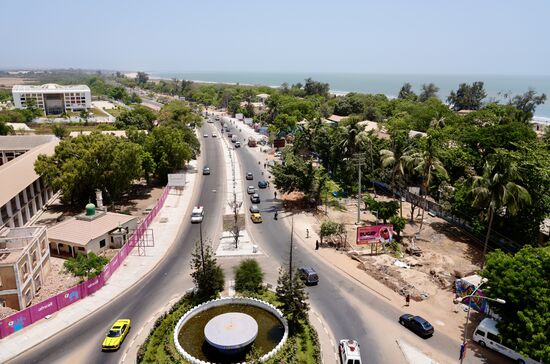Die Prachtstraße nach Banjul