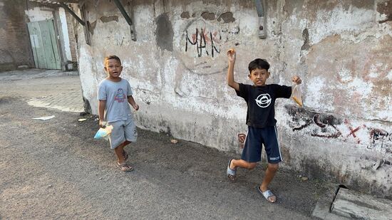 Diese Beiden begrüßen uns freundlich