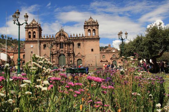 eine Kirche ist schöner und älter als die andere ....
