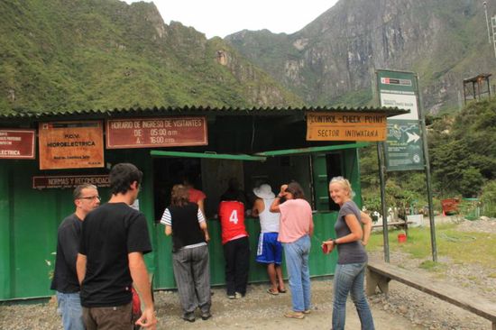 Na da lassen wir uns doch mal registrieren, falls wir verloren gehen im Touristengetümmel...